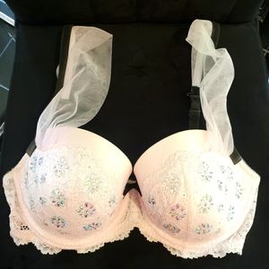 Victorias Secret Light Pink Lace Embellished Size 34DD Lined